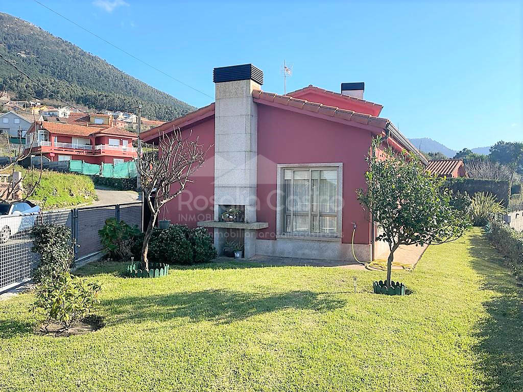 Chalet en venta en Santa Mª de OIA. Compra casa, Pontevedra